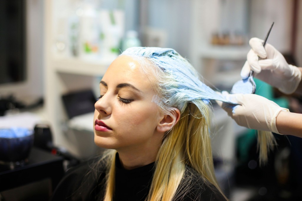 окрашивание волос краской клиента в Минске цена фото